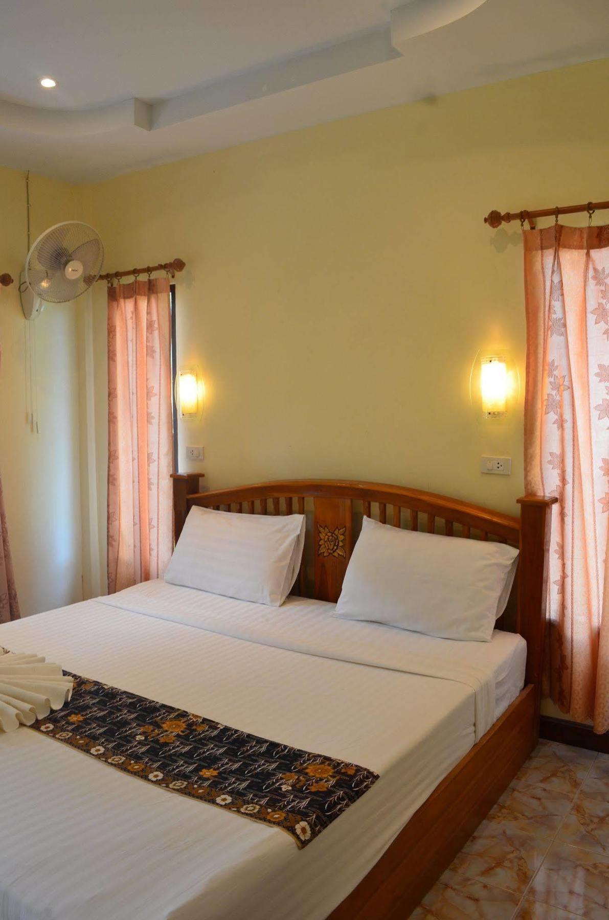 นารายา รีสอร์ต Hotel เกาะลันตา ภายนอก รูปภาพ